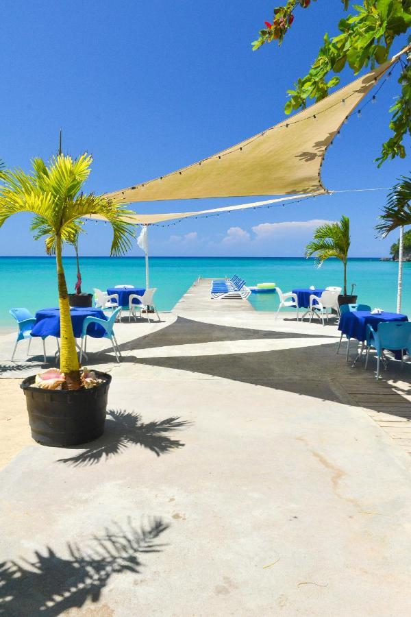 أوشو ريوس Beach Front Hotel المظهر الخارجي الصورة